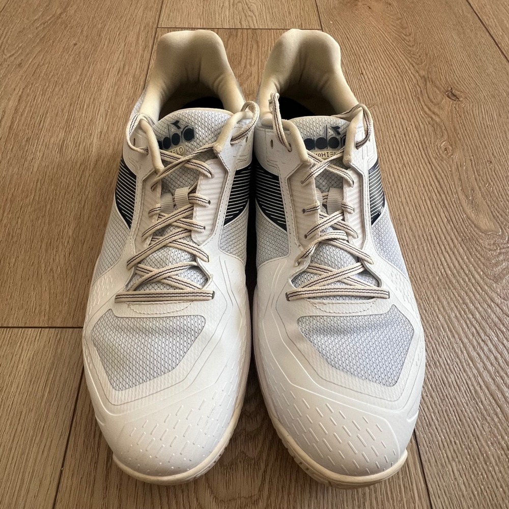 Diadora Blushield Torneo 3 AG
White/Navy. Mens Size 12.5